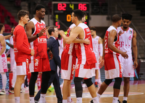 在赛后接受 在赛后接受